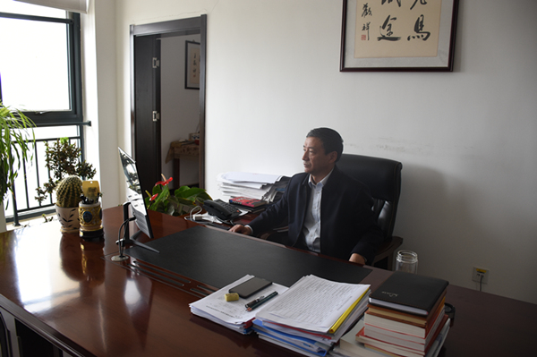 甘肅建投新區(qū)公司組織全體干部觀看紀念馬克思誕辰200周年大會